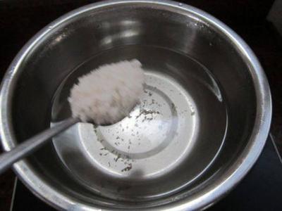 家常腌咸鴨蛋，簡單鹽與水，個個流油起沙，保存一年不壞